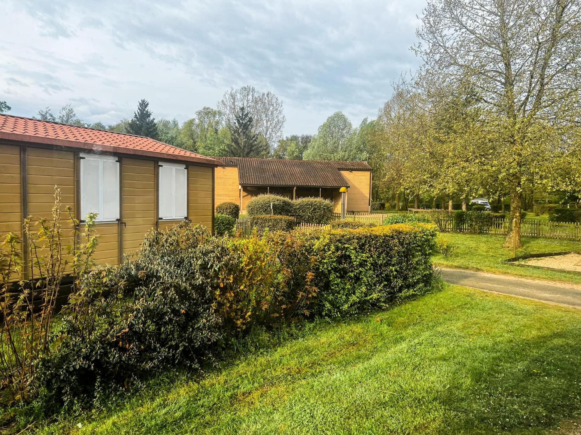 Onlycamp Camping Le Champ D'Ete Reyssouze Bagian luar foto