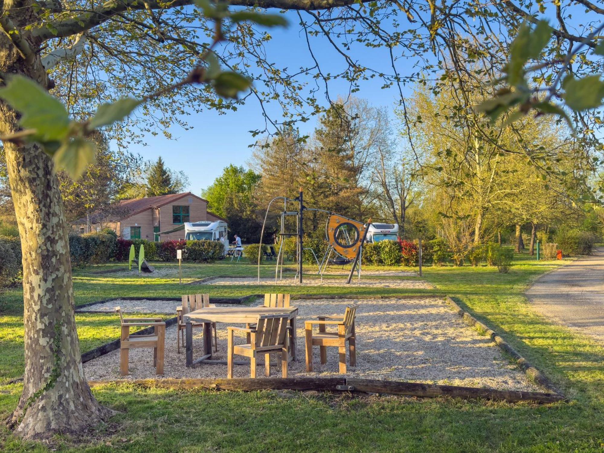 Onlycamp Camping Le Champ D'Ete Reyssouze Bagian luar foto